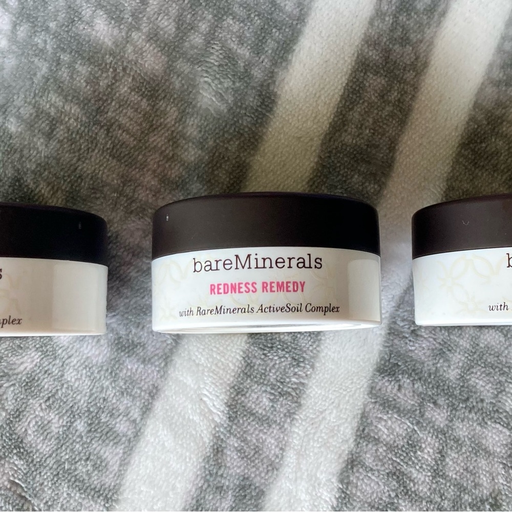 BareMinerals Redness Remedy with Raremimerals ActiveSoil Complex - Picture 2 of 5